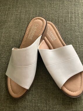 Catherine Malandrino Cream Slide Sandals